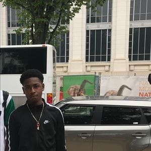 Meet your Posher, Troy